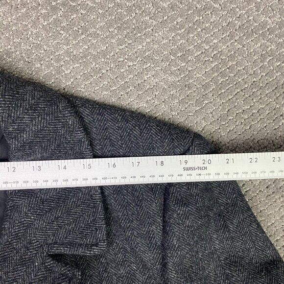 Vintage Shack's Herringbone Tweed Wool Overcoat Men's 44R Gray Mid-Length Coat - Picture 8 of 12